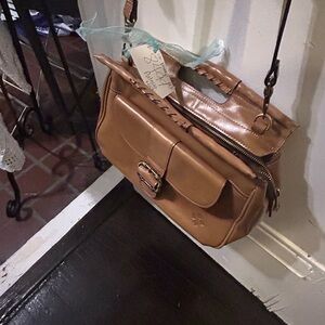 Elegant Tan Leather Shoulder Bag